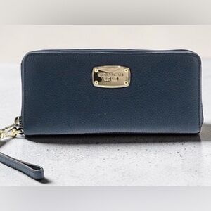 Michael Kors Navy Blue Jet Set Travel Wallet in pebbled leather NWOT